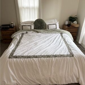 Elegant White and Green queen Bedding Set